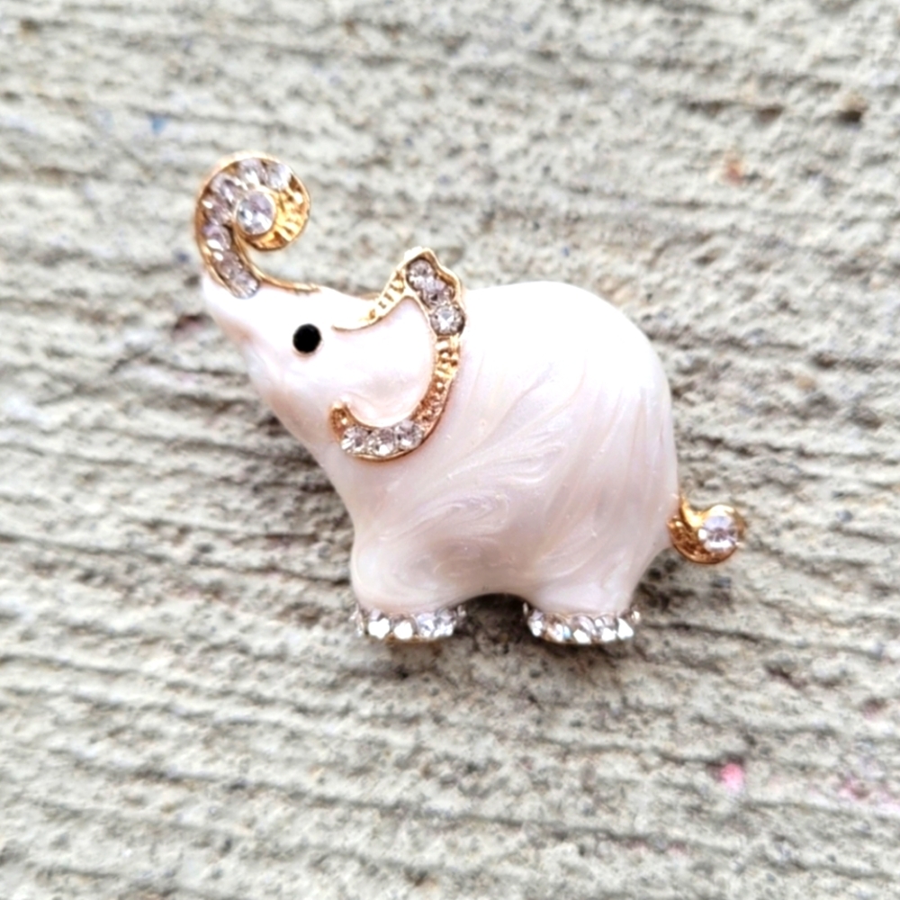 Elephant brooch NWT